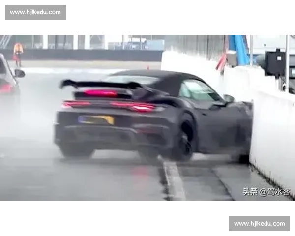 致命失控！赛车时速 200 公里飞出场外，观众尖叫逃命瞬间曝光